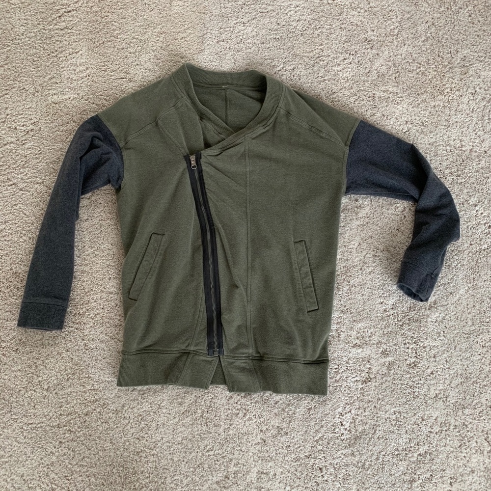 Lululemon athletica zip up hoodie Sz 4
